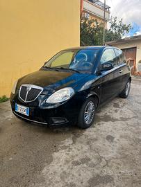 Lancia ypsilon neopatentati benzina gpl perfetta