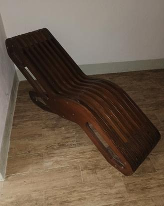 Chaise lounge in legno