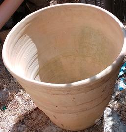 grande vaso a forma di cono in terracorra grezza