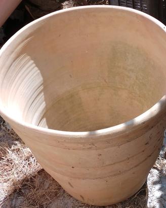 grande vaso a forma di cono in terracorra grezza
