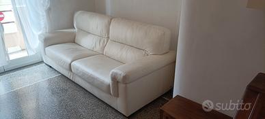 divano in pelle bianco