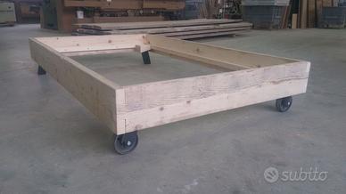 letto costruito in abete vecchio ruote gambe ferro