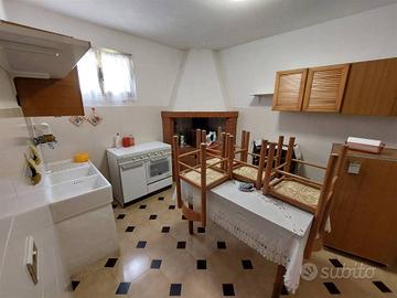 Casa indipendente di 246 m² con più di 5 locali a 