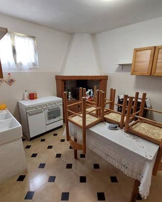 Casa indipendente di 246 m² con più di 5 locali a 