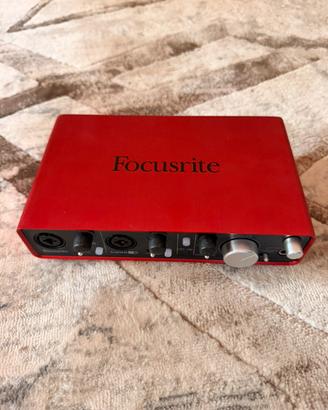 Focusrite Scarlett 2i4 - 1a gen.