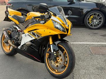 YAMAHA R6