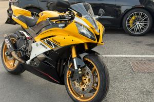 YAMAHA R6
