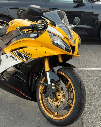 YAMAHA R6