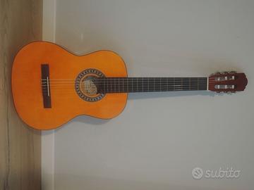 chitarra con custodia e accordatore