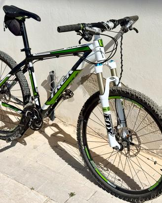 Bici MTB Trek 8000 – Leggera e pronta all’uso!