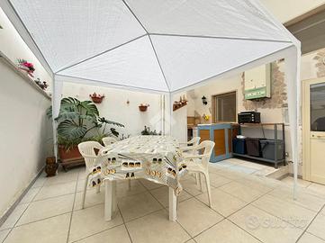 2 LOCALI A LECCE
