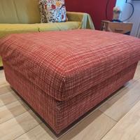 Poggiapiedi pouf con contenitore