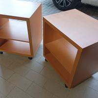 Comodini color ciliegio con ruote