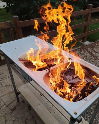 Barbecue artigianale con doppia vasca