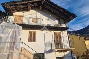 CASA SEMINDIPENDENTE A CERES