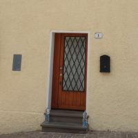 Portone ingresso restaurato in legno