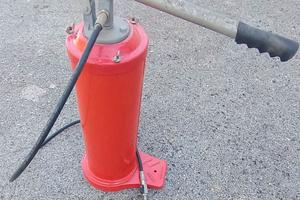 Ingrassatore a pressione 