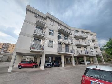 QUADRILOCALE OLTRE ACCESSORI CON DUE POSTI AUTO A