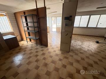 Ufficio / Deposito Pressi Chiesa S.Rita FL359