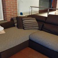 Divano con chaiseloungue in buone condizioni 