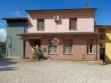 3 LOCALI A MOLINELLA