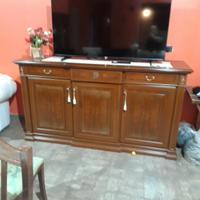 Mobile  salone  più  tavolo  è  sedie 