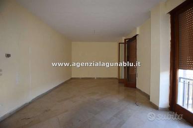 Due ampi appartamenti in centro
