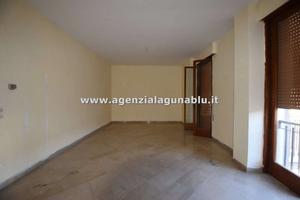 Due ampi appartamenti in centro