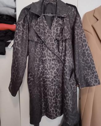 trenchcoat or raincoat