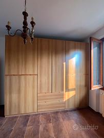 Camera da letto con letto singolo.