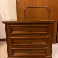 Coppia di comodini in legno massello