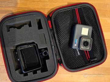 GoPro HERO6 Black, 3 batterie, caricatore, accesso