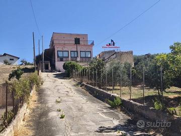 Villa di 1772 m² con più di 5 locali e box auto a 