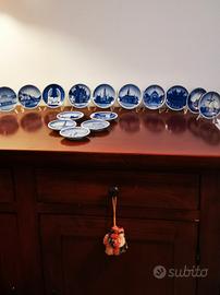 collezione di 15 piatti in miniatura da parete