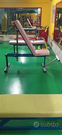 Attrezzi palestra professionale diverse panche