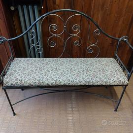 Divanetto in ferro.