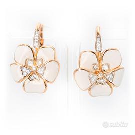 Orecchini in oro rosato con smalto e diamanti 0,40