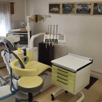 Attrezzatura e arredamento per studio dentistico