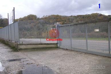 Piazzale asfaltato per attivita' di deposito merci