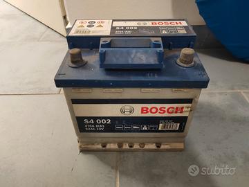 Batteria auto Bosch S4 002 - 470A (EN) - 52Ah 12V.