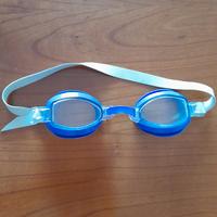 Occhiali da nuoto.