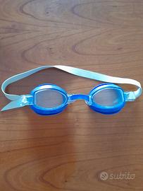 Occhiali da nuoto.