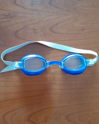 Occhiali da nuoto.