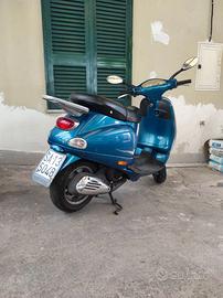 Vespa 125 et4