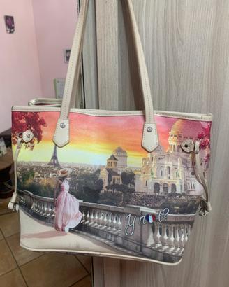 Borsa con panorama Parigi