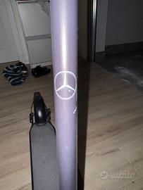 Monopattino elettrico brandizzato Mercedes