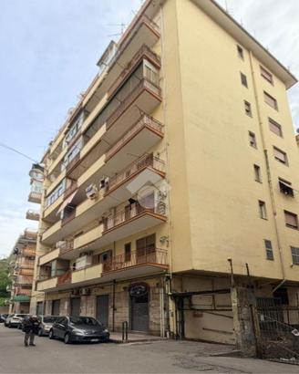 2 LOCALI A CASTELLAMMARE DI STABIA