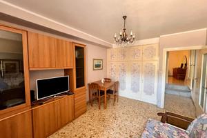 Poli: appartamento adiacente servizi