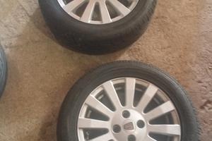 Treno di pneumatici + cerchi in lega