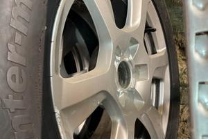 Cerchi in lega + gomme termiche da 16 pollici Audi